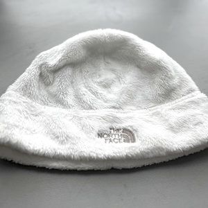 THE NORTH FACE Unisex fuzzy beanie in white, size L/XL.